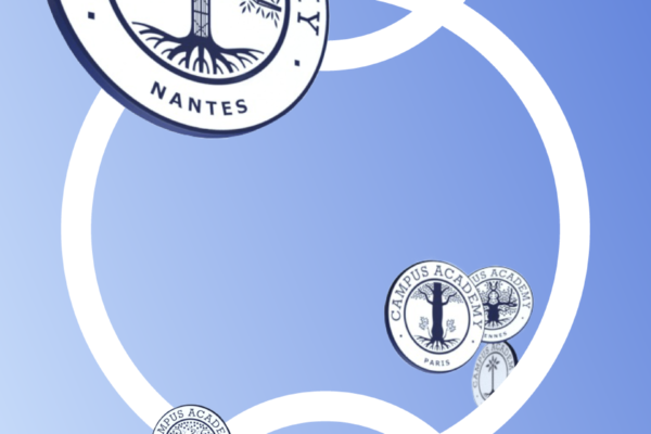 Présentation des différents logos des écoles de campus academy en 3D sur un fond bleu dégradé vers le blanc. 3 cercles blanc apparaissent au milieu du visuel pour présenter les logos sur différents plans et donner de la profondeur à l'image.